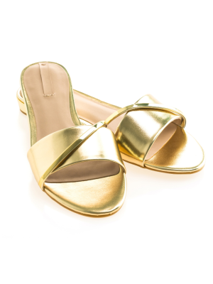 Rasteira Dourada com Tiras Cruzadas